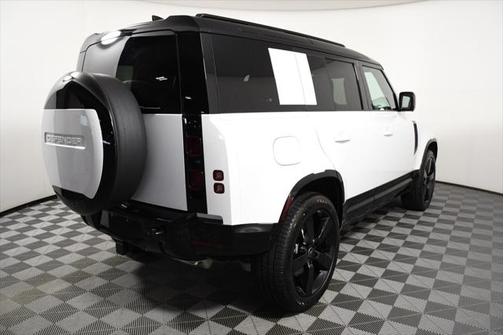 2025 Land Rover Defender 110 P400 X-Dynamic SE