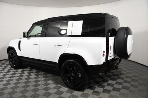 2025 Land Rover Defender 110 P400 X-Dynamic SE