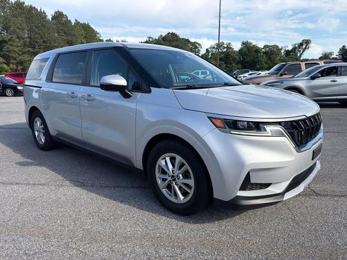 Silky Silver 2022 Kia Carnival LXS