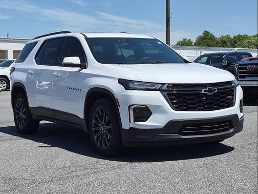 Summit White 2022 Chevrolet Traverse RS