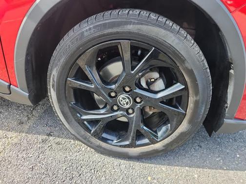 2022 Toyota C-HR XLE