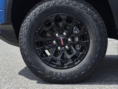 Rapids Metallic 2026 GMC Canyon Elevation