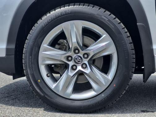 Celestial Silver Metallic 2019 Toyota Highlander Limited