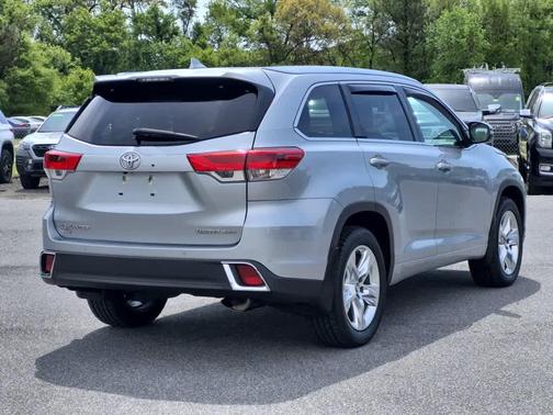 Celestial Silver Metallic 2019 Toyota Highlander Limited