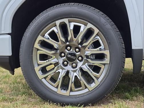 Glacier White Tricoat 2026 GMC Sierra 1500 Denali Ultimate