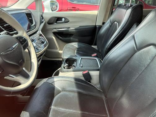 Bright White Clearcoat 2019 Chrysler Pacifica Limited