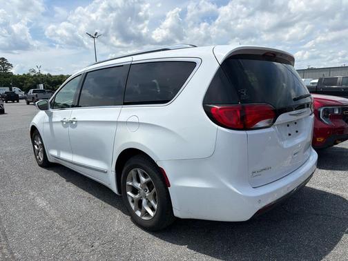 Bright White Clearcoat 2019 Chrysler Pacifica Limited