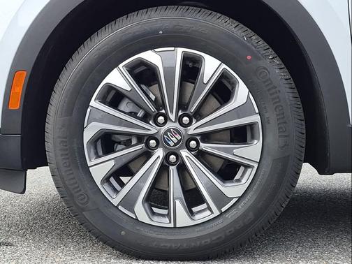 Iridescent White Tricoat 2026 Buick Envision Preferred AWD