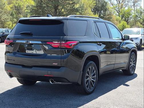 Mosaic Black Metallic 2023 Chevrolet Traverse RS