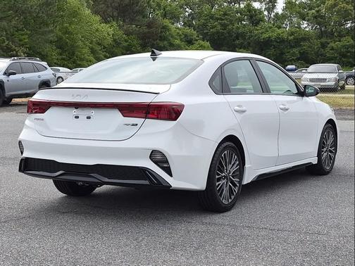 Snow White Pearl 2024 Kia Forte GT-Line
