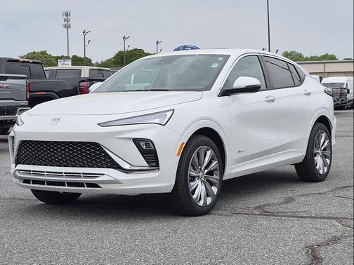 White Frost Tricoat 2026 Buick Envista Avenir FWD