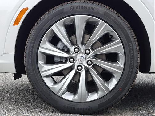 White Frost Tricoat 2026 Buick Envista Avenir FWD