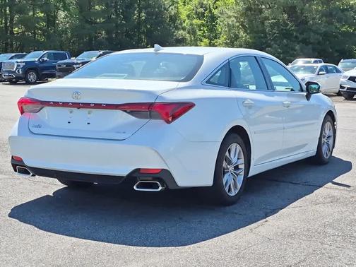 Wind Chill Pearl 2021 Toyota Avalon XLE