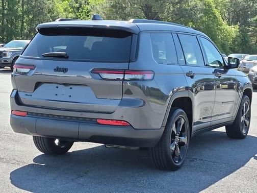 Baltic Gray Metallic Clearcoat 2023 Jeep Grand Cherokee L Altitude