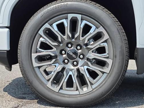 Glacier White Tricoat 2026 GMC Sierra 1500 Denali Ultimate
