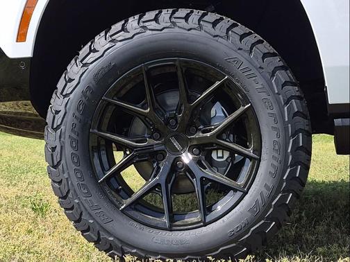 Summit White 2026 GMC Yukon 4WD AT4