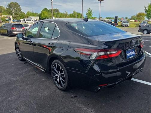 Midnight Black Metallic 2022 Toyota Camry SE