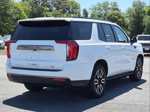 Summit White 2024 GMC Yukon 4WD AT4