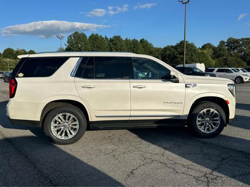 White Frost Tricoat 2023 GMC Yukon SLT