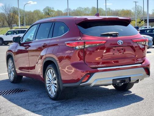 2022 Toyota Highlander Hybrid Platinum
