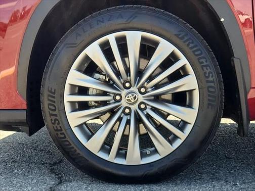 2022 Toyota Highlander Hybrid Platinum