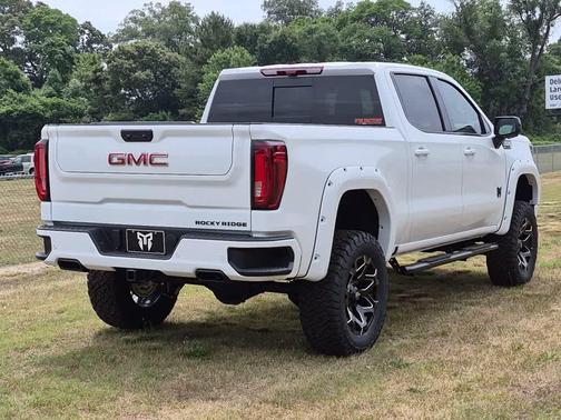 Summit White 2026 GMC Sierra 1500 AT4