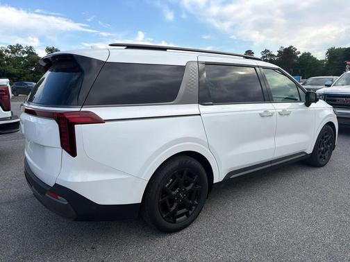 Snow White Pearl 2025 Kia Carnival SX Prestige