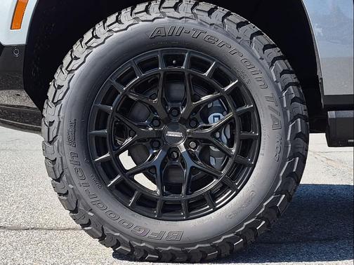 Sterling Metallic 2026 GMC Yukon 4WD AT4