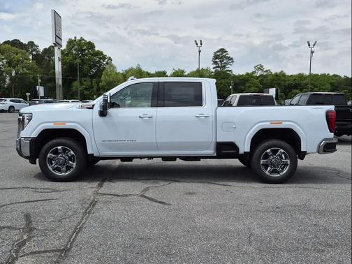 Glacier White Tricoat 2026 GMC Sierra 2500 SLT