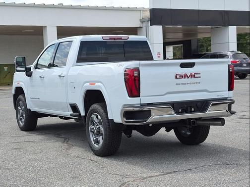 Glacier White Tricoat 2026 GMC Sierra 2500 SLT