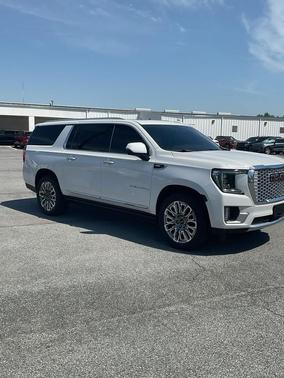 White Frost Tricoat 2022 GMC Yukon XL Denali