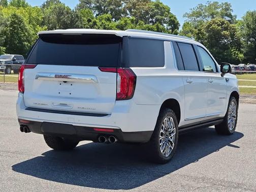White Frost Tricoat 2022 GMC Yukon XL Denali