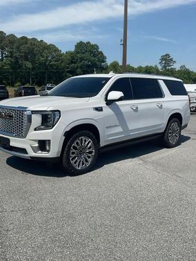 White Frost Tricoat 2022 GMC Yukon XL Denali