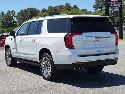 White Frost Tricoat 2022 GMC Yukon XL Denali