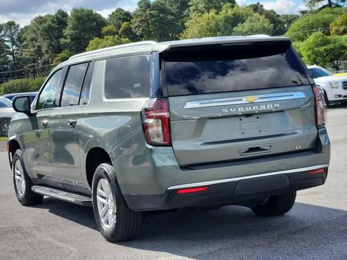 2023 Chevrolet Suburban LT