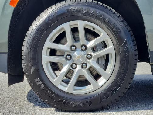 2023 Chevrolet Suburban LT