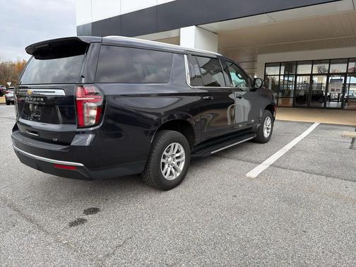 2023 Chevrolet Suburban LT