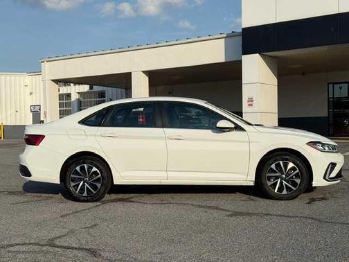 Pure White 2025 Volkswagen Jetta 1.5T S