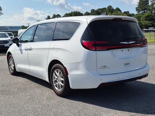 Bright White Clearcoat 2024 Chrysler Pacifica Touring L