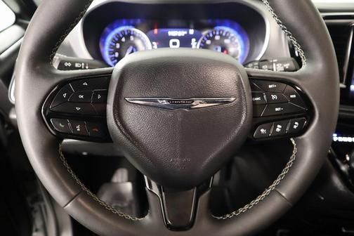 2023 Chrysler Pacifica Touring