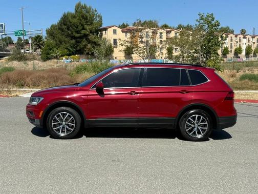 Cardinal Red Metallic 2019 Volkswagen Tiguan 2.0T SE FWD