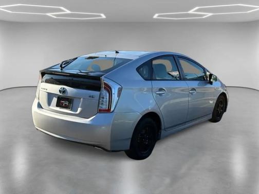 Classic Silver Metallic 2012 Toyota Prius 5dr HB Two (Natl)