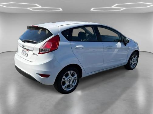 Oxford White 2016 Ford Fiesta 5dr HB SE