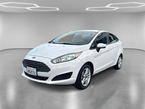 Oxford White 2019 Ford Fiesta SE Sedan