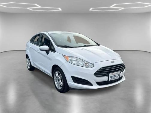 Oxford White 2019 Ford Fiesta SE Sedan