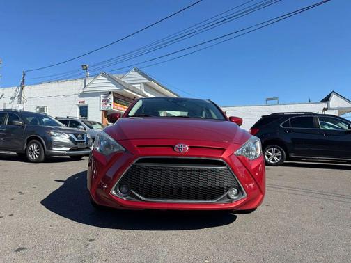 2019 Toyota Yaris Sedan LE