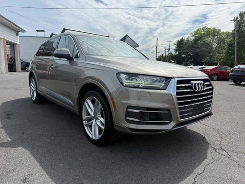 Gold 2017 Audi Q7 3.0T Prestige