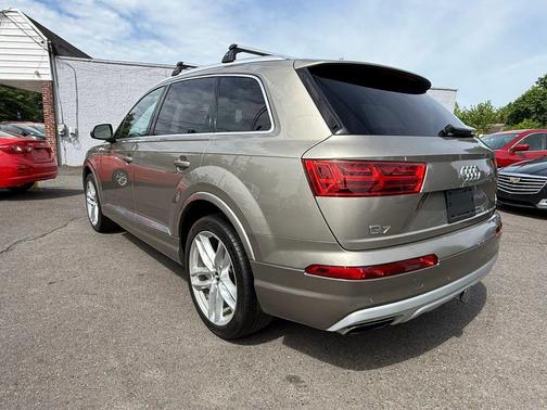 Gold 2017 Audi Q7 3.0T Prestige