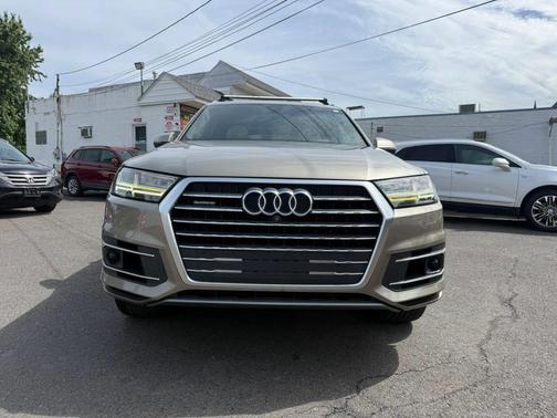 Gold 2017 Audi Q7 3.0T Prestige