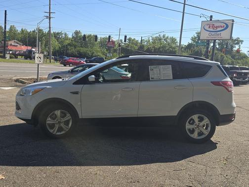 Oxford White 2016 Ford Escape SE